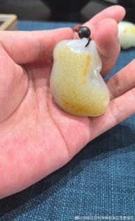 新疆和田玉籽料貔貅小手把件,大开门籽料,洒金皮,白度脂白,白度是真的