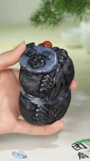 新疆和田玉籽料青花熊猫